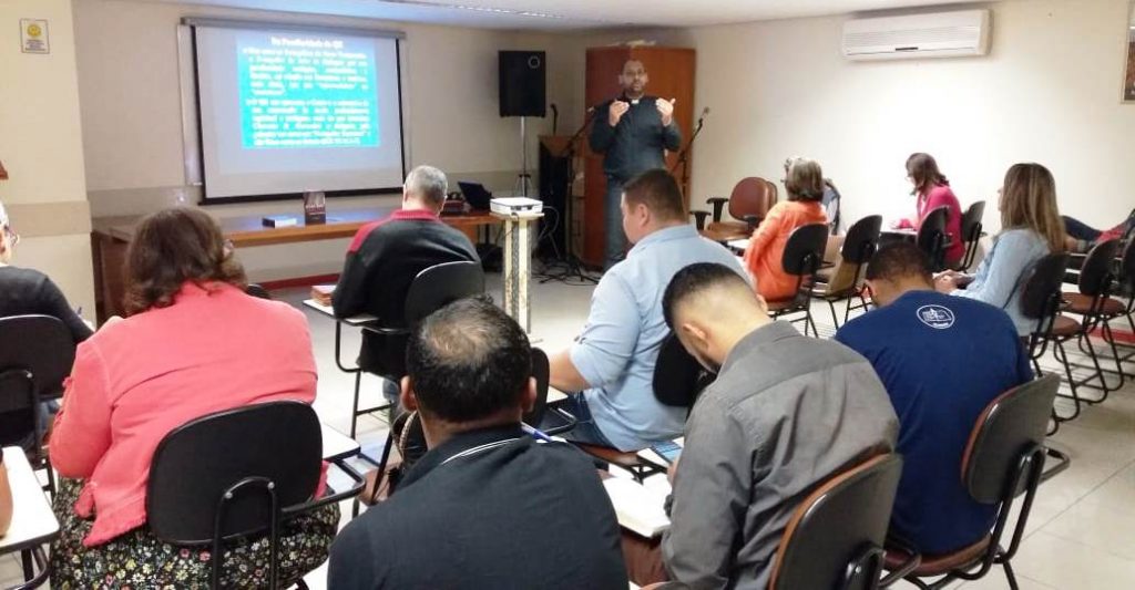 Religiosos e leigos participam de curso bíblico em Brasília Paulus